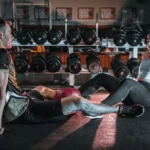 Cable crunch: buikspieren trainen met extra weerstand