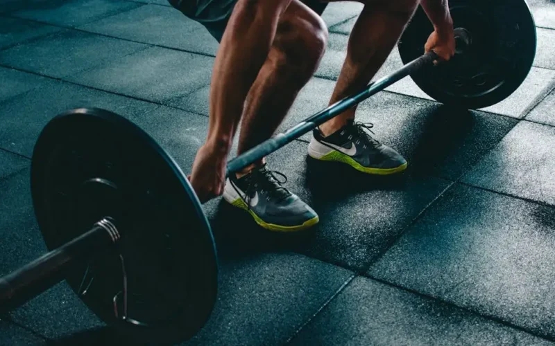 Banded good morning: hamstrings en onderrug trainen