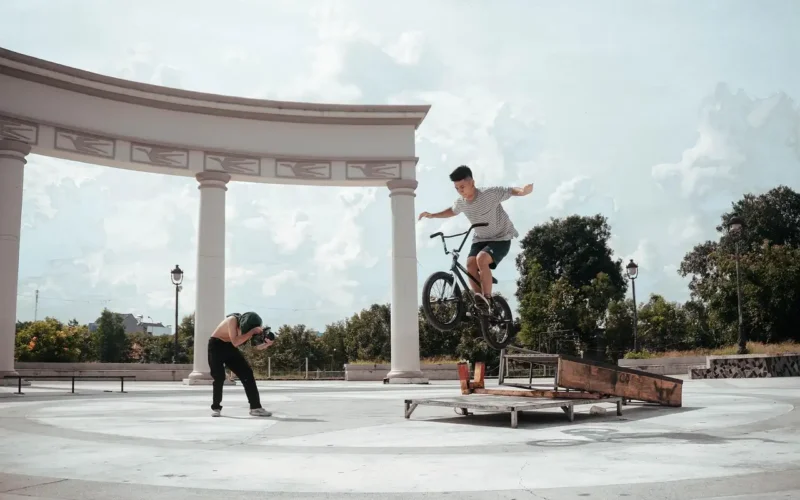 Skater jump: explosieve oefening voor benen en conditie