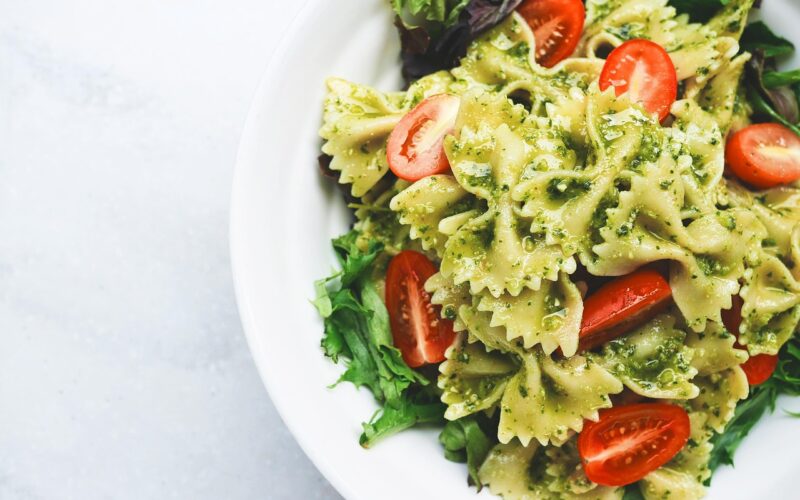 Pastasalade met kip en pesto perfecte lunch voor sporters