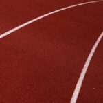 Hoe richt je een complete atletiekbaan efficiënt in?